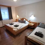 Апартаменти Gaestehaus Amade