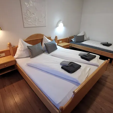 Gaestehaus Amade 아파트 플라차우